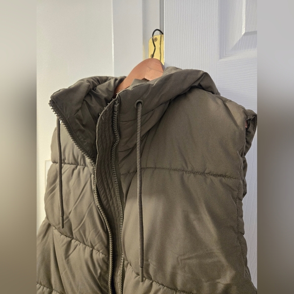 SOLD H&M Puffer Vest with Hood - Picture 6 of 7